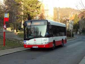 Linka č. 128 stoupá na Žvahov