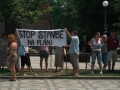 Demonstrace před radnicí Prahy 5 za záchranu parku Na Pláni (zdroj: PřáteléMalvazinek.cz, 20. 6. 2013)