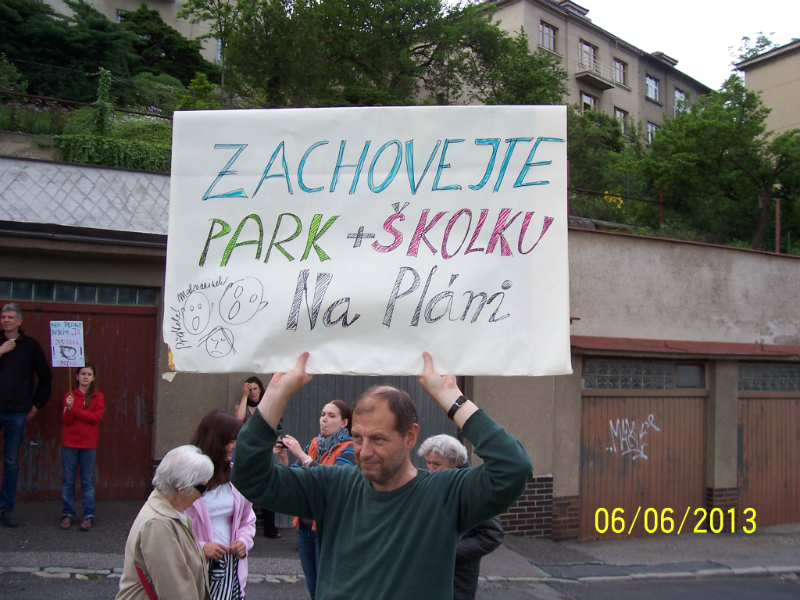 Demonstrace proti výstavbě Na pláni (6. 6. 2013)