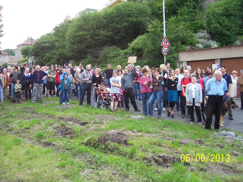 Demonstrace proti výstavbě Na pláni (6. 6. 2013)