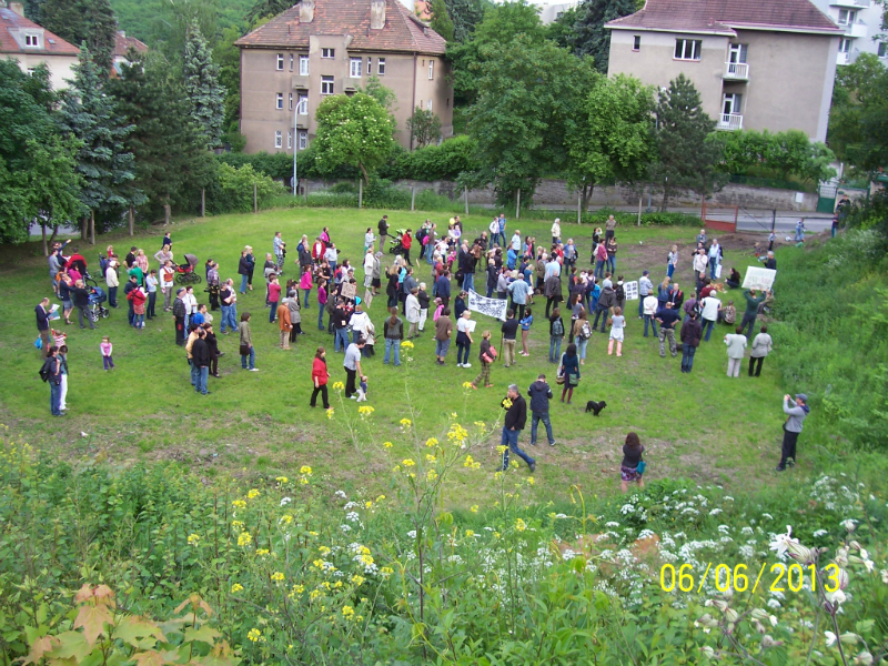 Demonstrace proti výstavbě Na pláni (6. 6. 2013)