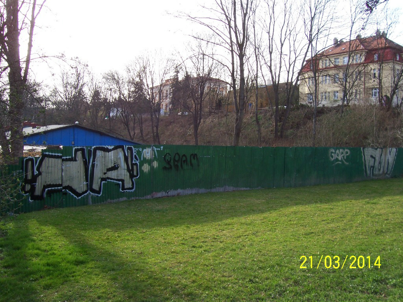 Tady všude by měly stát nové obytné domy - pohled od východu (autor: Drahomír Bárta, 21. 3. 2014)