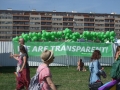 Transparent "We are transparent" nesli zelení v průvodu