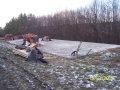Dům uprostřed louky sice zbourali, celá lokalita je však teď ohrožena možností změny územního plánu (15. 1. 2012)