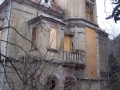 Barokní okna jsou zabedněná OSB deskami