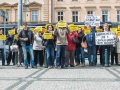 Demonstrace před jednáním zastupitelstva (14. 4. 2016)